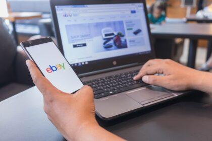 Chiang,Mai,,Thailand,-,Mar,18,2018:,Man,Hands,Holding,Huawei